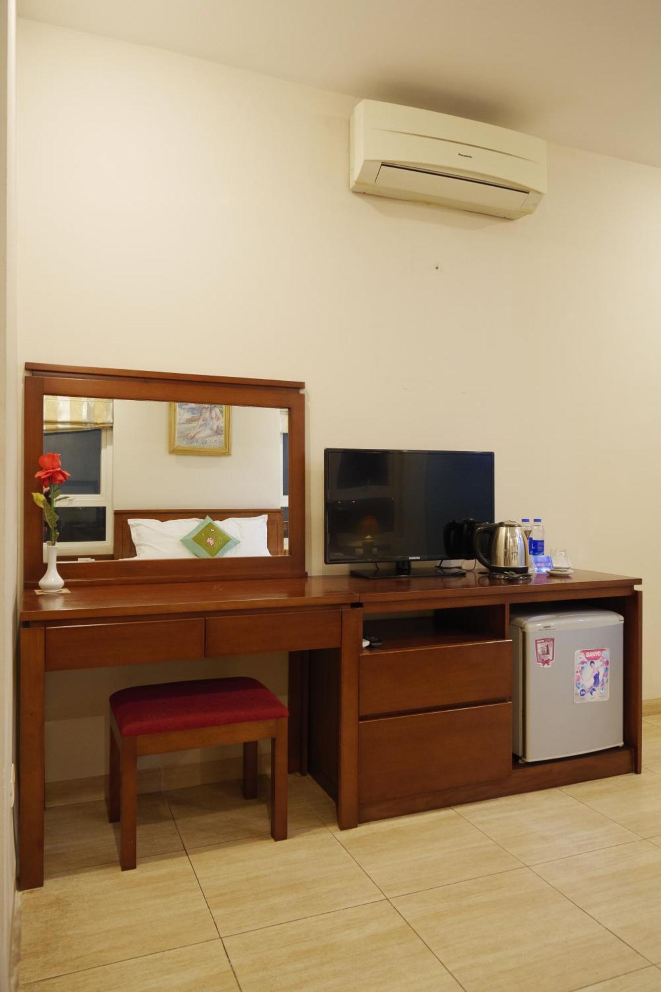 Ngan Ha Hotel Long Bien Hanoi Exterior foto